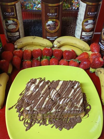 Çikolata Soslu Muzlu  Waffle