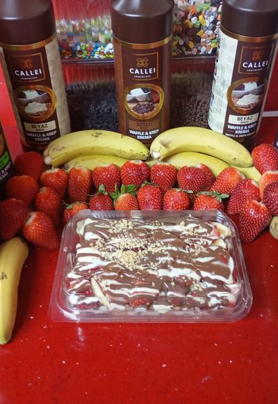 Classic Çilekli Waffle