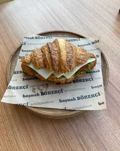 Kaşar Peynirli Sandviç Kruvasan