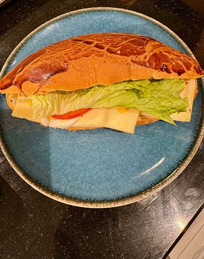 Yumurtalı Kaşarlı Kuğu Sandviç