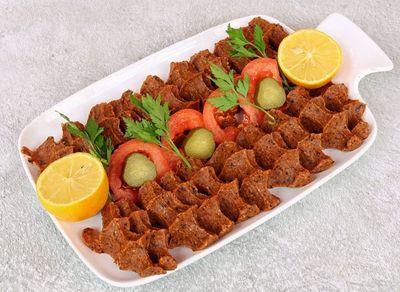 Çiğ Köfte 750gr + Yeşillik Tabağı 8 Lavaş 2 Açı Sos 2 Nar Ekşisi