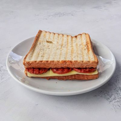 Sucuklu Kaşarlı Tost