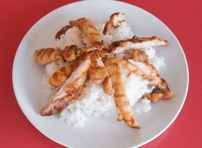 Pilav Üstü Izgara Tavuk