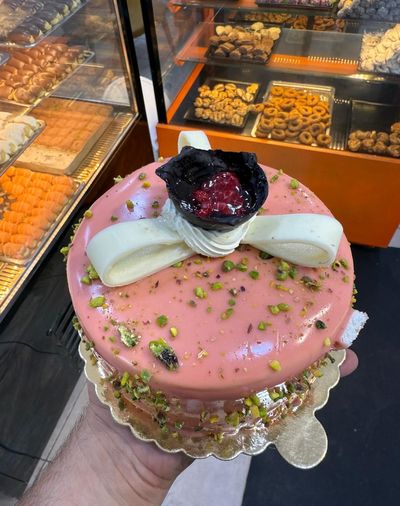 Frambuazlı & Çikolatalı Pasta (4 - 6 Kişilik) (No.0)