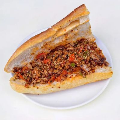 Yarım Ekmek Arası Sebzeli Kokoreç