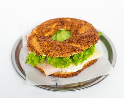 Hindi Fümeli Simit Sandviç