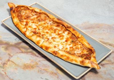 Kıymalı Kaşarlı Pide