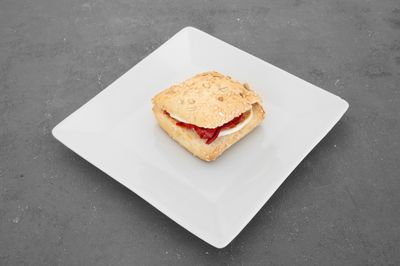 Kare Mini Mozzarella Sandviç