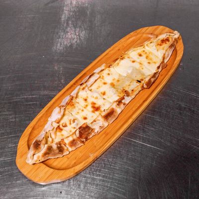 Kıymalı Kaşarlı Pide