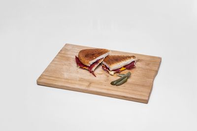 Koru Pastırmalı Cheddarlı Tost