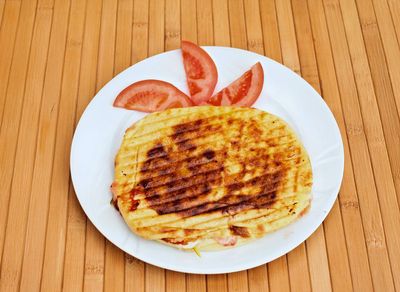 Cheddarlı Kaşarlı Bazlama Tost