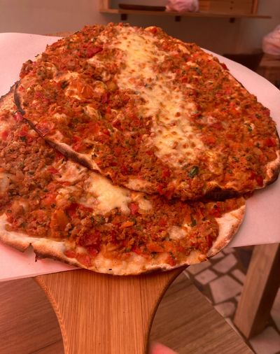Kaşarlı Lahmacun