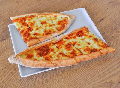 Peynirli Kır Pidesi