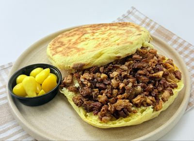 Bazlama Ekmek Arası Kokoreç (100 gr.)