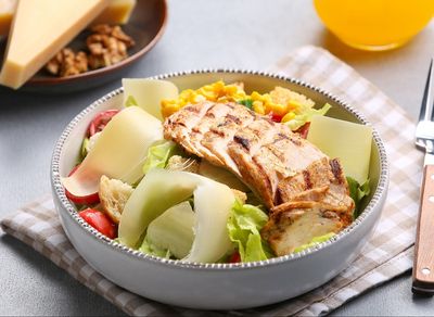 Tavuklu Sezar Salata