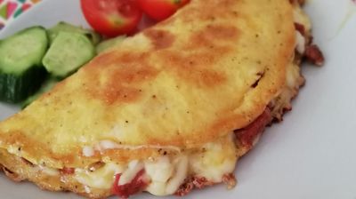 Sucuklu Kaşarlı Omlet
