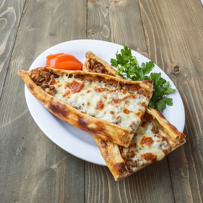 Kıymalı Kaşarlı Pide