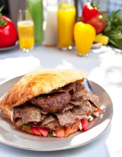 Tombik Ekmek Arası BBQ Soslu Et Döner