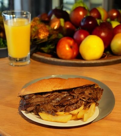 Kaşarlı Cheddarlı Ekmek Arası Et Döner