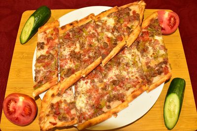 Kuşbaşılı Kaşarlı Pide