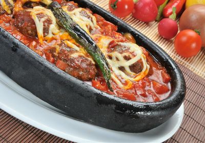 Kiremitte Kaşarlı Köfte