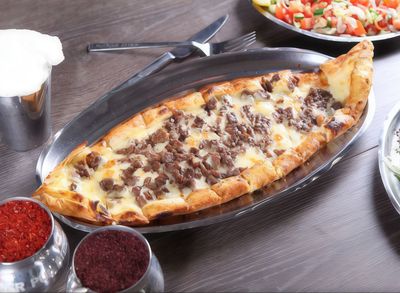 Kavurmalı Kaşarlı Pide