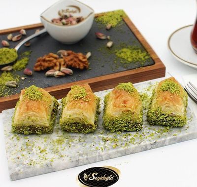 Fıstıklı Kuru Baklava (2 kg.)
