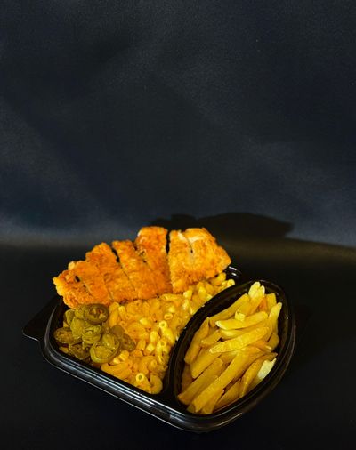 Cheddar Soslu Makarna & Tavuk Menü