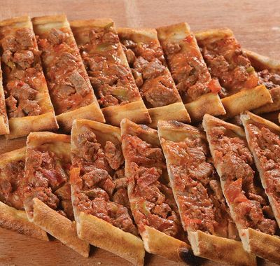 Kuşbaşılı Kaşarlı Pide