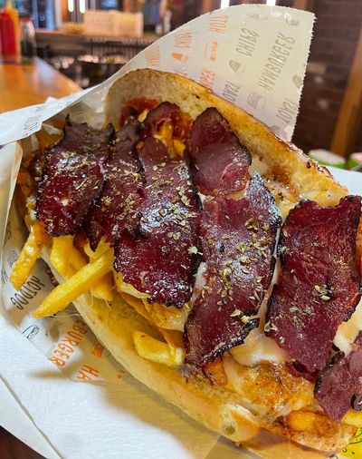 Dana Antrikot Pastırmalı Patso Sandviç