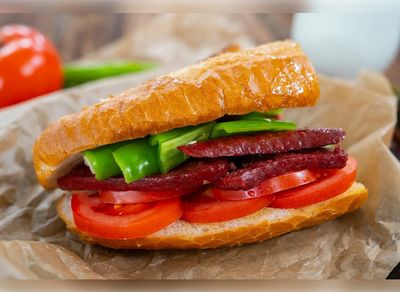 Yarım Ekmek Arası Sucuk