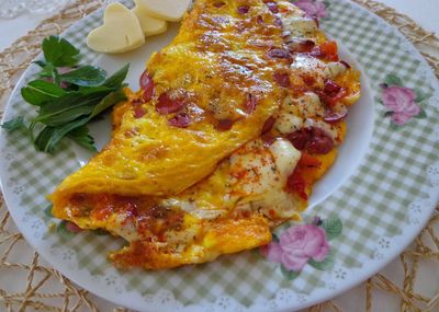 Sucuklu Kaşarlı Omlet