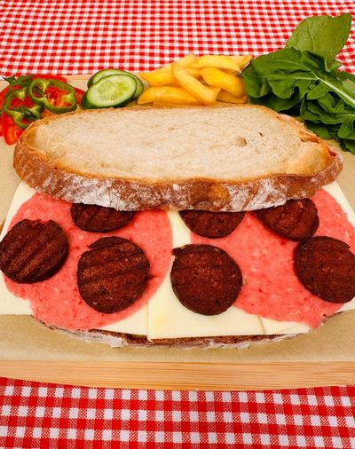 Kaşarlı Salamlı Sucuklu Tost