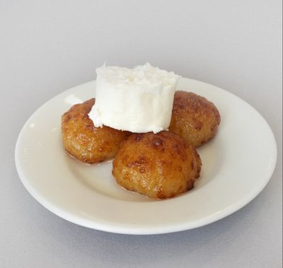 Kaymaklı Peynir Tatlısı