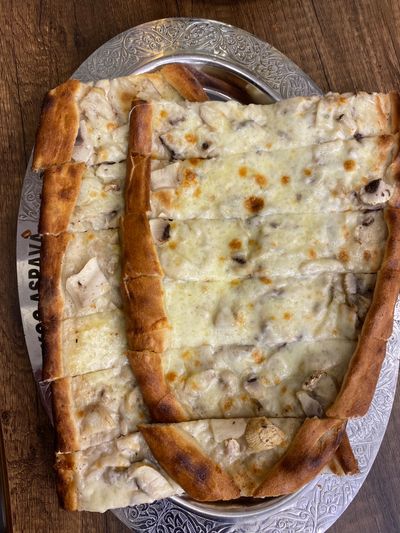 Kaşarlı Mantarlı Pide