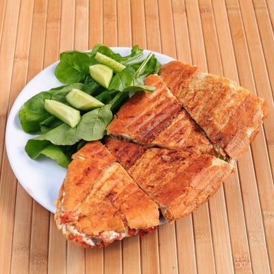Yarım Ekmek Peynirli Kaşarlı Tost