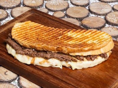 Kavurmalı Kaşarlı Tost