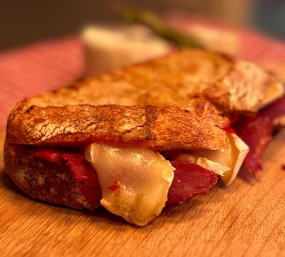 Pastırmalı Kaşarlı Tost