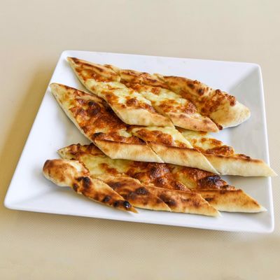 Kıymalı Kaşarlı Pide