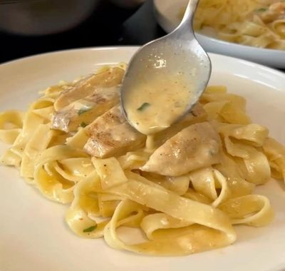 Alfredo Kremalı Tavuklu Makarna