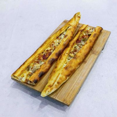Tavuklu Kaşarlı Pide