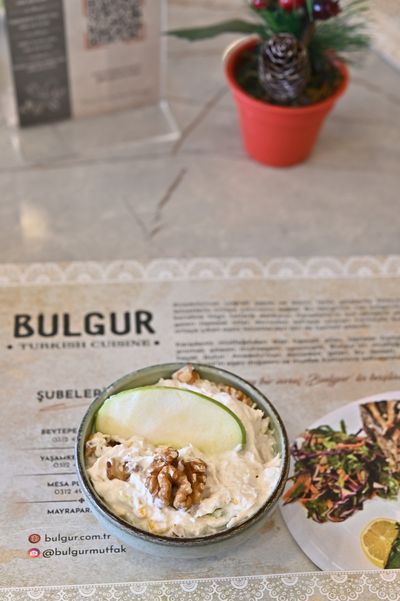 Ekşi Elmalı Tavuk Salatası