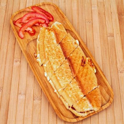 Yarım Ekmek Arası Kavurmalı Kaşarlı Tost