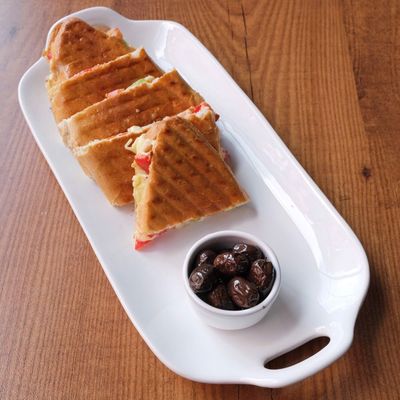 3 Peynirli Burger Tost