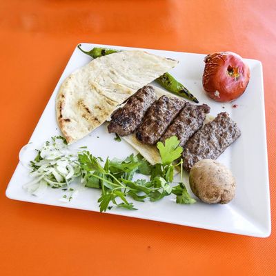 Döner Ekmeğine Ev Köftesi