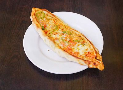 Tavuklu Kaşarlı Pide