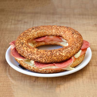 Sucuklu Kaşarlı Simit