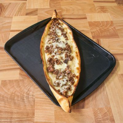 Kavurmalı Kaşarlı Pide