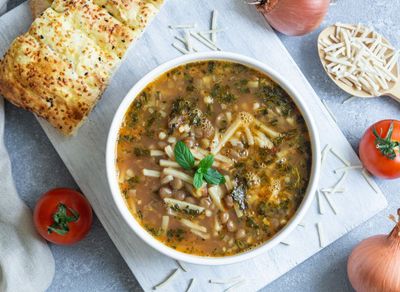 Yeşil Mercimekli Erişte Çorbası