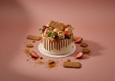 Lotus Çilek Pasta (4-6 Kişilik)